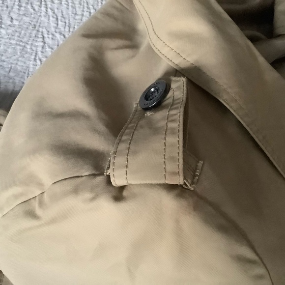 Classic mid thigh Trench Coat GUC - Picture 5 of 16